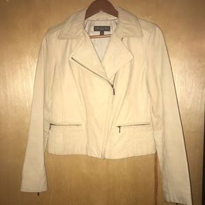 Cropped suede leather jacket.